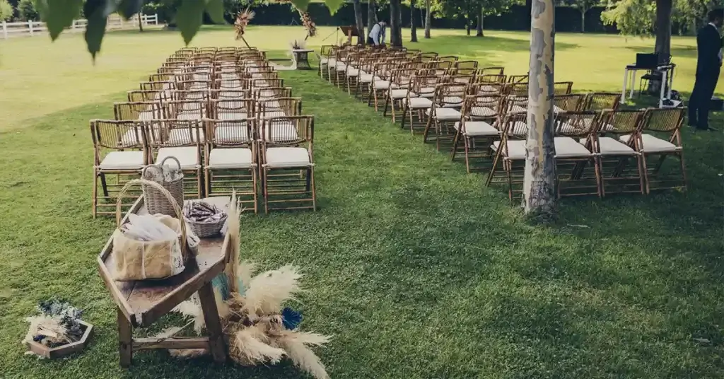 Ceremonia al aire libre en finca para bodas en Valladolid